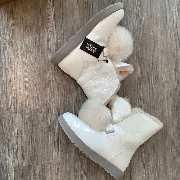 UGG ISLEY PATENT WATERPROOF WHITE BOOTS - WOMEN'S 8 - Picture 8 of 8